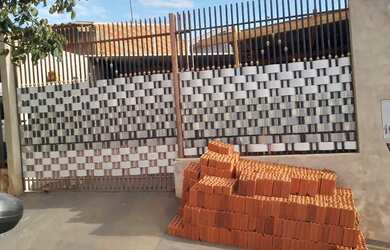 Imagem: A casa possui 1 Dormitório, 1 Banheiro, 2 Vagas na garagem