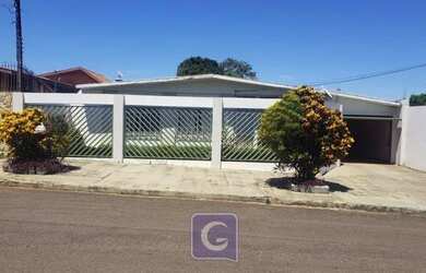 Imagem: A casa possui 4 Dormitórios, 3 Banheiros, 145m² de Área e