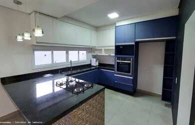 Imagem: A casa em condomínio possui 3 Dormitórios, 3 Banheiros, 2