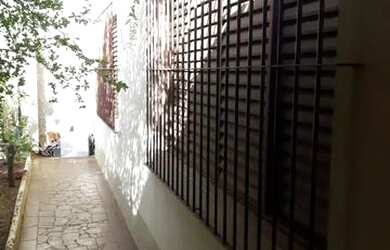 Imagem: O apartamento possui 4 Dormitórios, 3 Banheiros, 2 Vagas na