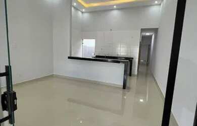 Imagem: A casa possui 2 Dormitórios, 2 Banheiros, 2 Vagas na garagem