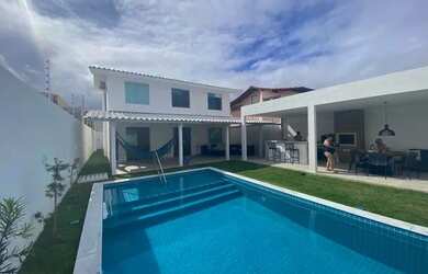 Imagem: A casa possui 5 Dormitórios, 5 Banheiros, 4 Vagas na garagem