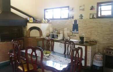 Imagem: A casa em condomínio para alugar possui 2 Dormitórios, 4 Banheiros