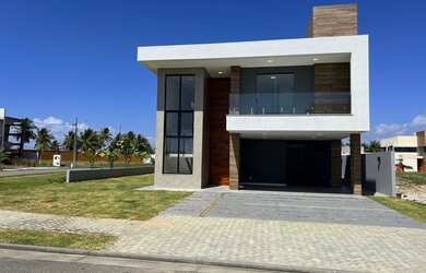 Imagem: A casa em condomínio possui 4 Dormitórios, 5 Banheiros, 2