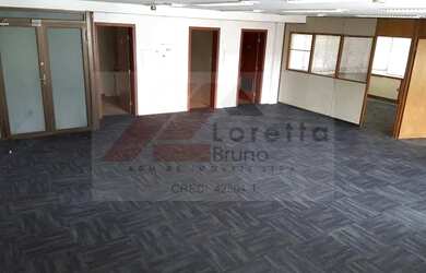 Imagem: O depósito possui 2 Vagas na garagem e 130m² de Área e está