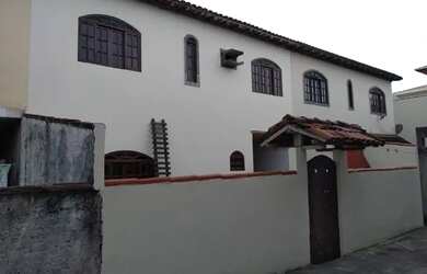 Imagem: A casa possui 3 Dormitórios, 2 Banheiros e está localizado