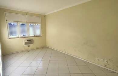 Imagem: A casa possui 3 Dormitórios, 2 Banheiros, 1 Vaga na garagem