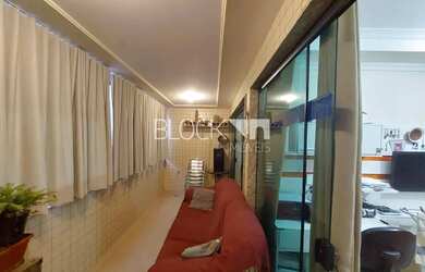 Imagem: O apartamento possui 3 Dormitórios, 2 Banheiros, 2 Vagas na