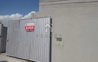 Imagem: A casa possui 2 Dormitórios, 1 Banheiro, 2 Vagas na garagem