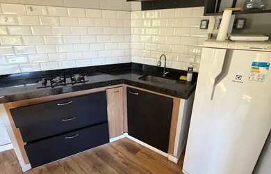 Imagem: A kitnet possui 1 Dormitório, 1 Banheiro, 1 Vaga na garagem