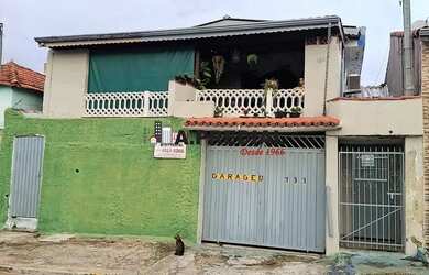 Imagem: A casa possui 3 Dormitórios, 3 Banheiros, 2 Vagas na garagem