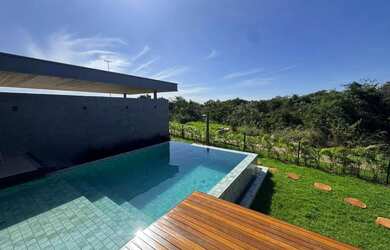 Imagem: A casa em condomínio possui 4 Dormitórios, 4 Banheiros, 3