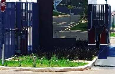 Imagem: A casa em condomínio possui 3 Dormitórios, 1 Banheiro, 2 Vagas