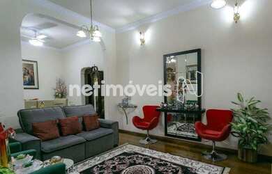 Imagem: A casa possui 5 Dormitórios, 3 Banheiros, 5 Vagas na garagem