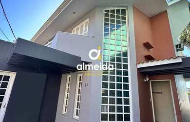 Imagem: A casa possui 4 Dormitórios, 4 Banheiros, 2 Vagas na garagem