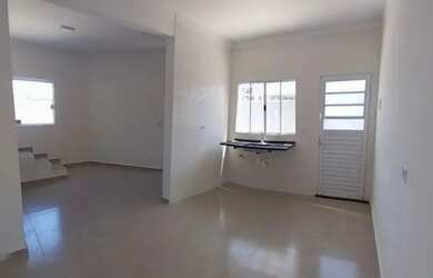 Imagem: A casa possui 2 Dormitórios, 2 Banheiros, 1 Vaga na garagem