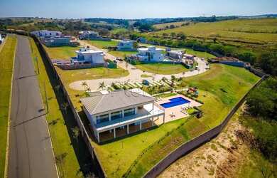 Imagem: O terreno possui 594m² de Área e está localizado em Loteamento