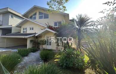 Imagem: A casa em condomínio possui 4 Dormitórios, 5 Banheiros, 4