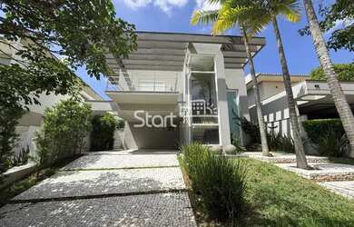 Imagem: A casa em condomínio possui 4 Dormitórios, 5 Banheiros, 5