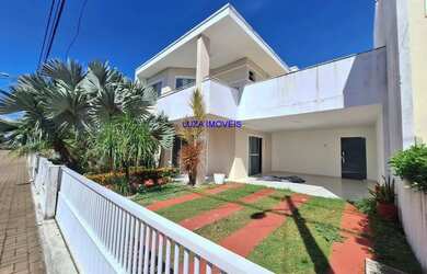 Imagem: A casa possui 4 Dormitórios, 3 Banheiros, 4 Vagas na garagem