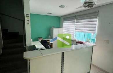 Imagem: O depósito possui 4 Vagas na garagem, 350m² de Área e está