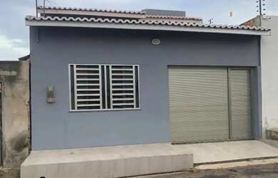 Imagem: A casa possui 2 Dormitórios, 1 Banheiro, 1 Vaga na garagem