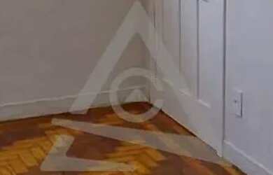 Imagem: A casa possui 3 Dormitórios, 2 Banheiros, 3 Vagas na garagem