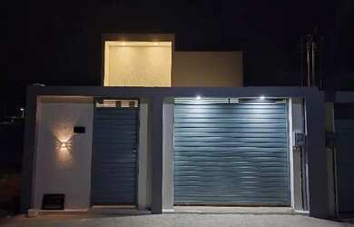 Imagem: A casa possui 3 Dormitórios, 2 Banheiros, 1 Vaga na garagem