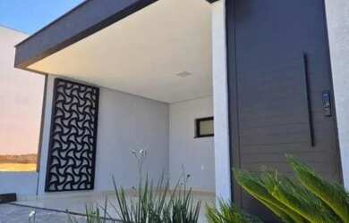 Imagem: A casa em condomínio possui 3 Dormitórios, 2 Banheiros, 4