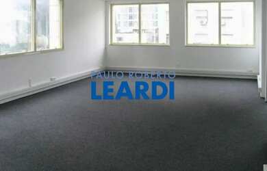 Imagem: O depósito possui 3 Vagas na garagem, 150m² de Área e está