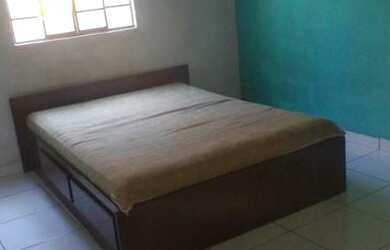 Imagem: A casa possui 2 Dormitórios, 1 Banheiro e está localizado