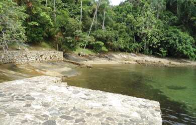 Imagem: A casa possui 5 Dormitórios, 5 Banheiros e 350m² de Área