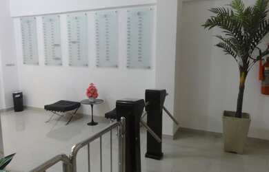 Imagem: O depósito possui 3 Vagas na garagem e 18m² de Área e está