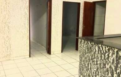 Imagem: A casa possui 3 Dormitórios, 2 Banheiros, 1 Vaga na garagem