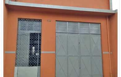 Imagem: A casa possui 3 Dormitórios, 2 Banheiros e 1 Vaga na garagem