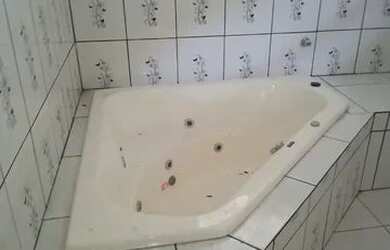 Imagem: A casa possui 2 Dormitórios, 2 Banheiros, 1 Vaga na garagem