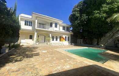 Imagem: A casa em condomínio possui 5 Dormitórios, 5 Banheiros, 5