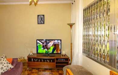 Imagem: A casa possui 2 Dormitórios, 1 Banheiro, 1 Vaga na garagem