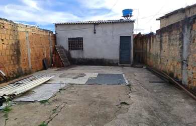 Imagem: A casa à venda possui 3 Dormitórios, 1 Banheiro, 5 Vagas na