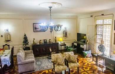 Imagem: A casa possui 4 Dormitórios, 3 Banheiros, 2 Vagas na garagem