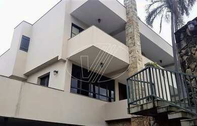 Imagem: A casa possui 4 Dormitórios, 5 Banheiros, 5 Vagas na garagem