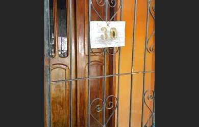 Imagem: A casa possui 3 Dormitórios, 1 Banheiro e está localizado