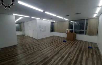 Imagem: O depósito possui 4 Vagas na garagem e 160m² de Área e está