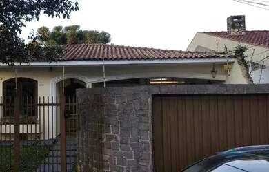 Imagem: A casa possui 3 Dormitórios, 3 Banheiros, 4 Vagas na garagem