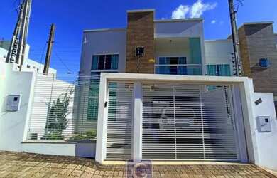 Imagem: A casa possui 4 Dormitórios, 3 Banheiros, 4 Vagas na garagem