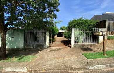 Imagem: A casa possui 3 Dormitórios, 1 Banheiro, 4 Vagas na garagem