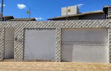 Imagem: A casa possui 2 Dormitórios, 2 Banheiros, 2 Vagas na garagem