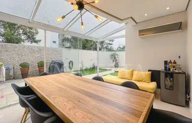 Imagem: O apartamento possui 2 Dormitórios, 2 Banheiros, 2 Vagas na