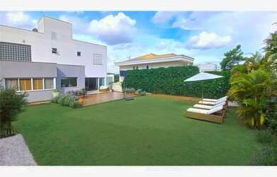 Imagem: A casa em condomínio possui 2 Dormitórios, 3 Banheiros, 4