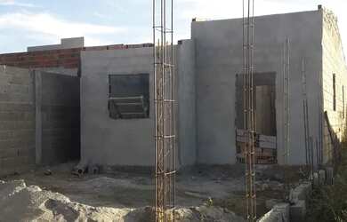 Imagem: A casa possui 2 Banheiros e está localizado em Jaguaquara